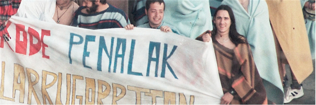 Bi urte lau hilabete eta egun bat