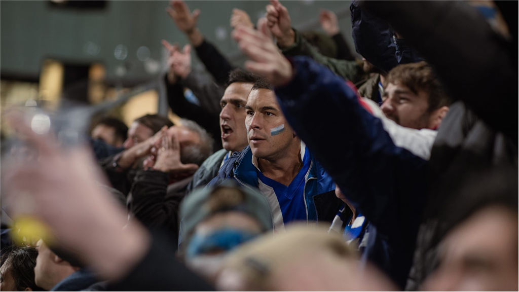 Muy lejos (Molt lluny)